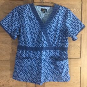 PEACHES navy and light blue print scrub top sz S